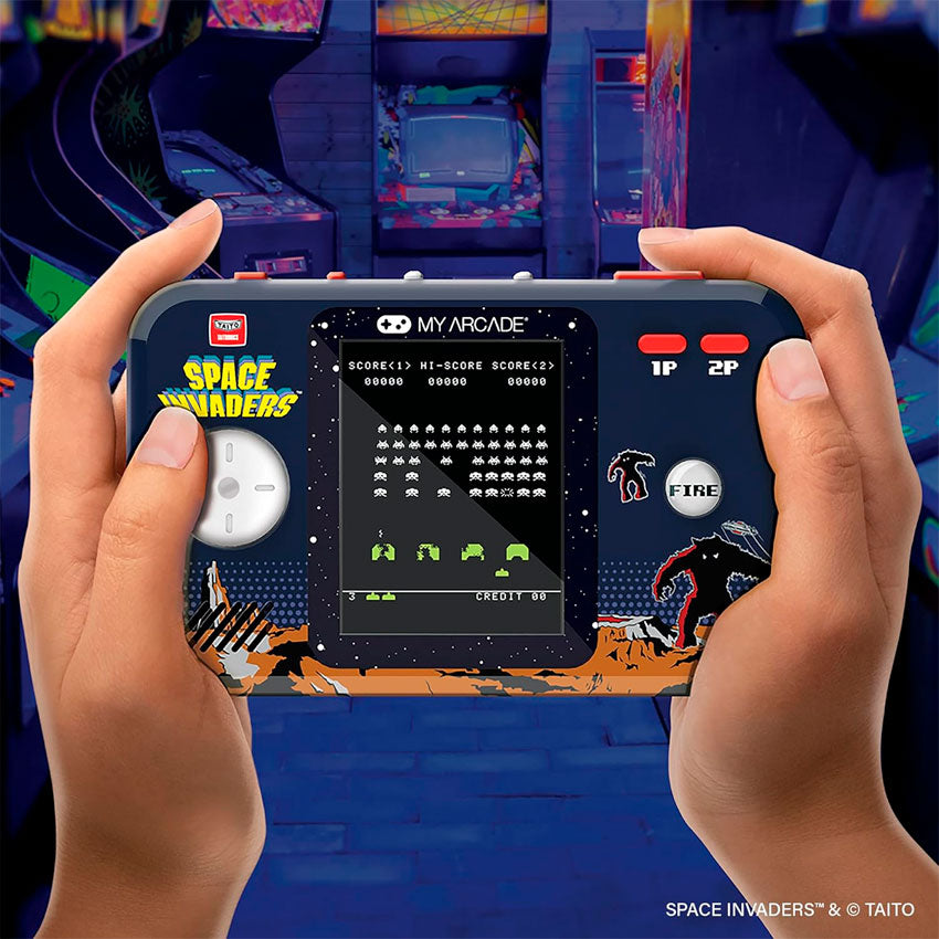 DREAMGEAR CONSOLA PORTÁTIL SPACE INVADERS POCKET PLAYER PRO CON PANTALLA DE 7 CM Y ESTUCHE DE VIAJE